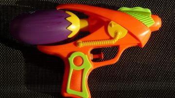 water-gun-spray-gun-pistol-toys-wallpaper